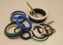 ZESTAW USZCZELNIAJĄCY SIŁOWNIKA HYDRAULICZNEGO