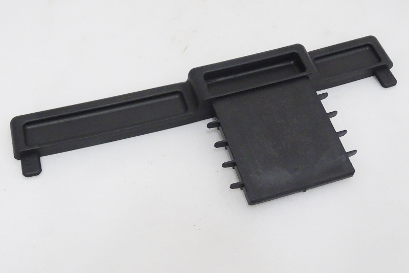 KOŃCÓWKA Z TWORZYWA PRAWA