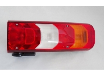 LAMPA TYLNA PRAWA MERCEDES